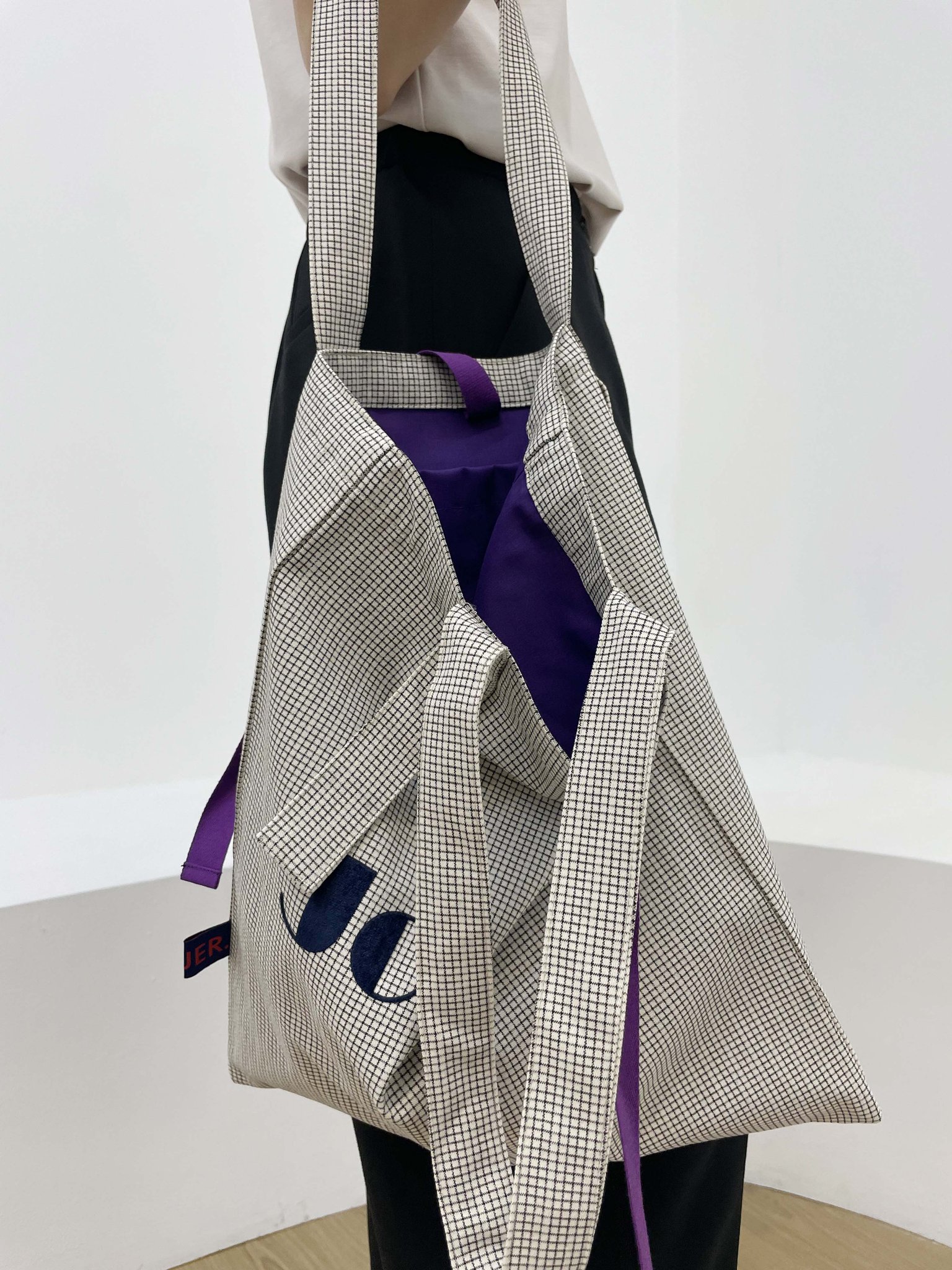 JOUER 쥬에 스프링 잔체크 로고 에코백 상세 이미지 2